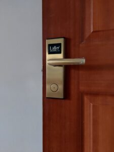 Lắp đặt khóa thẻ từ khách sạn tại quận 1 HCM