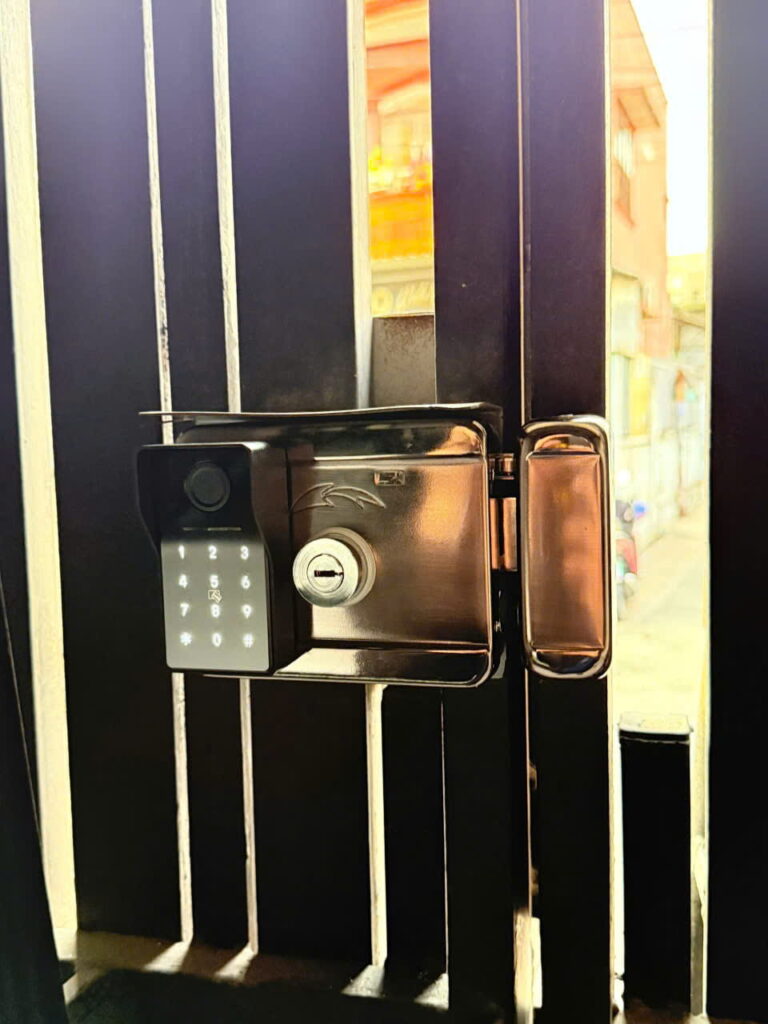 Khóa vân tay 2 chiều cho cửa sắt
