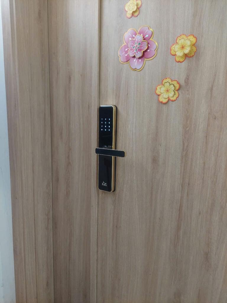 Lắp Khóa Vân Tay Cho Cửa Gỗ