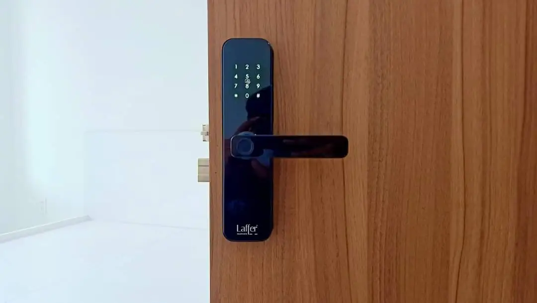 lắp đặt khoa cua van tay lắp đặt khoa cua van tay